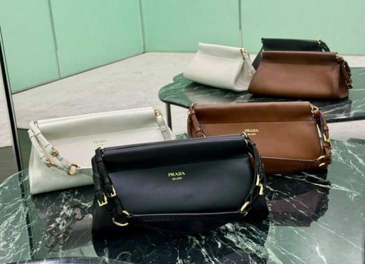 Picture of Prada Handbags _SKUfw211834875fw